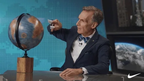 Bill Nye sedang memutar bola dunia. Ia dengan jelas membahas tema lintas industri yang dipaparkan dalam buletin Embroker edisi Juni 2024.